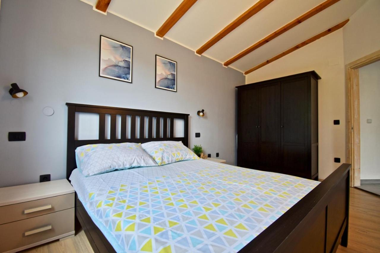 Relaxing Holiday House With Terrace Sea View Medulin Exterior foto